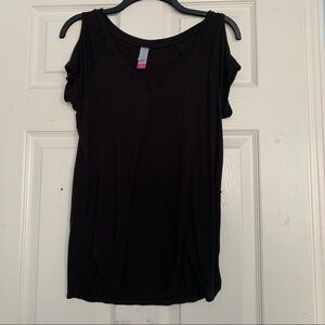 No boundaries cold shoulder top​